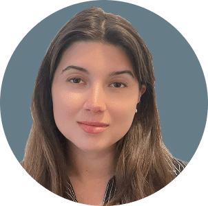 Lily Mones headshot